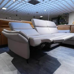 Polstergarnitur 4055 Bezug 60 Credo Granit Aluminiumfuß Schwarz F2 Mit WallAway-Funktion