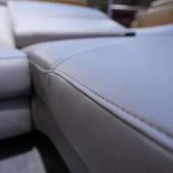 Polstergarnitur 4055 Bezug 60 Credo Granit Aluminiumfuß Schwarz F2 Mit WallAway-Funktion