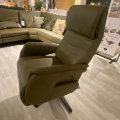 Polstergruppe Cesaro Casada Leder Olive Grün Gestell Edelstahl Füße Schwarz Edelstahl Lackiert Mit Elektrischen Verstellungen Der Kopfstützen Und Fußablage Inklusive 5 Kissen