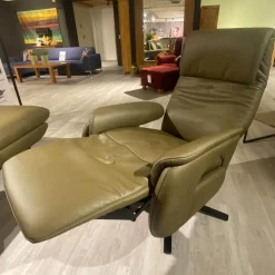 Polstergruppe Cesaro Casada Leder Olive Grün Gestell Edelstahl Füße Schwarz Edelstahl Lackiert Mit Elektrischen Verstellungen Der Kopfstützen Und Fußablage Inklusive 5 Kissen