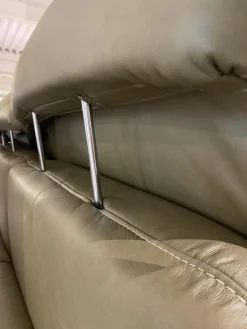 Polstergruppe Cesaro Casada Leder Olive Grün Gestell Edelstahl Füße Schwarz Edelstahl Lackiert Mit Elektrischen Verstellungen Der Kopfstützen Und Fußablage Inklusive 5 Kissen