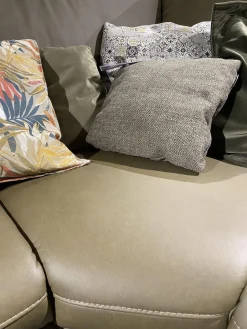 Polstergruppe Cesaro Casada Leder Olive Grün Gestell Edelstahl Füße Schwarz Edelstahl Lackiert Mit Elektrischen Verstellungen Der Kopfstützen Und Fußablage Inklusive 5 Kissen