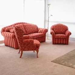 Polstergruppe Clara 334 Stoff Rot Beige Gold Füße Kirschbaum Lackiert