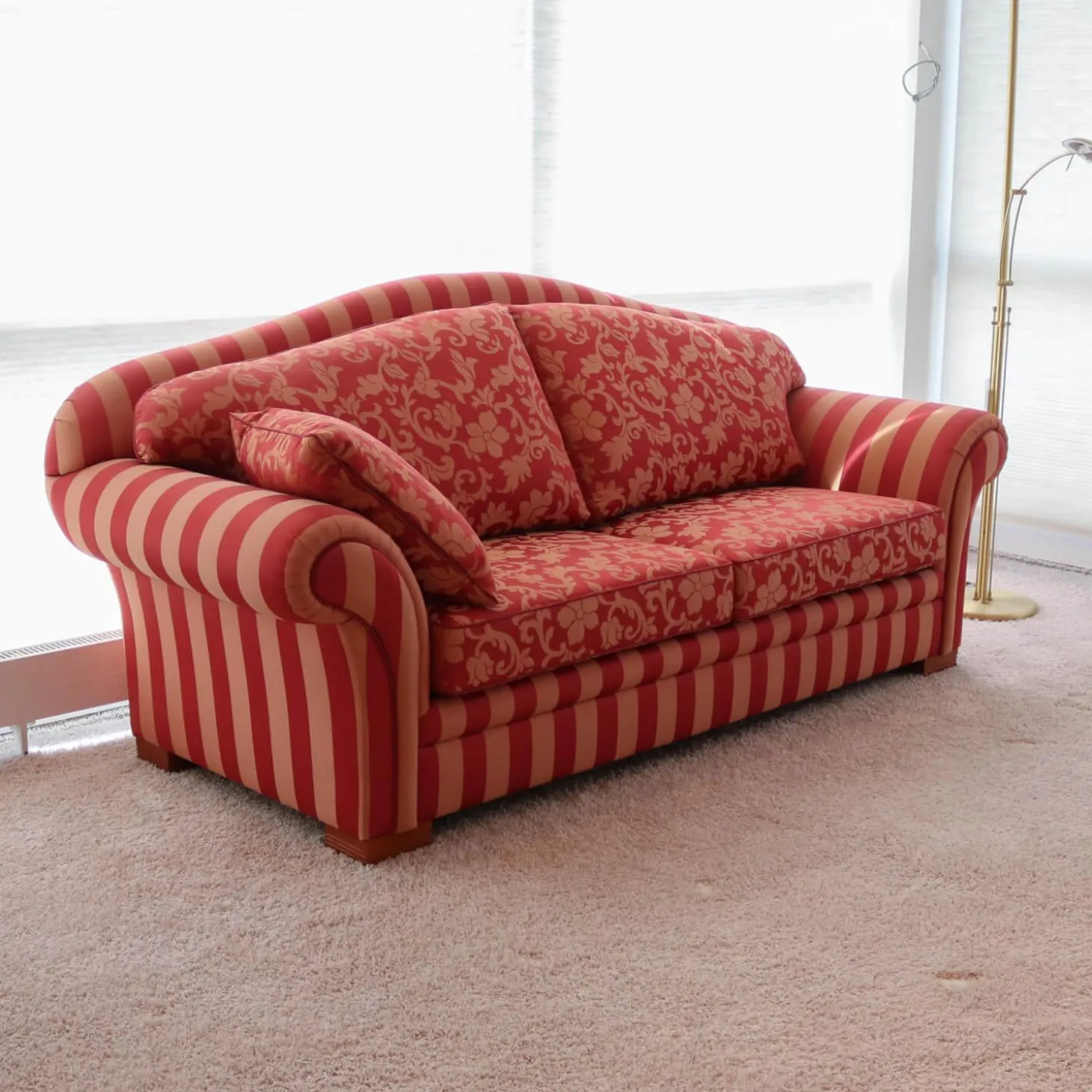 Polstergruppe Clara 334 Stoff Rot Beige Gold Füße Kirschbaum Lackiert