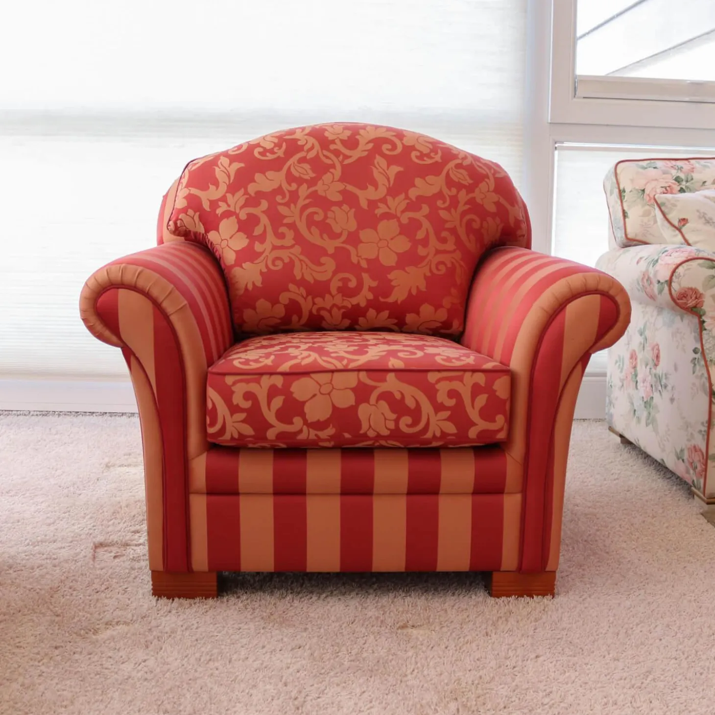 Polstergruppe Clara 334 Stoff Rot Beige Gold Füße Kirschbaum Lackiert