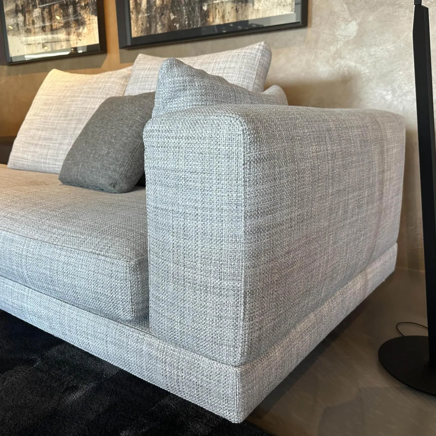 Polstergruppe Connery Stoff Double 02 Ghiaccio Grau Ablage Leder Aspen Schwarz Mit Kissen