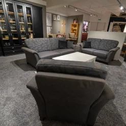 Polstergruppe Lux Medico 840 Bezug Korpus Stoff 165 30 Grau Rückenkissen 164 30 Grau Holzfuß Buche Wengefarbig Inklusive Sofakissen