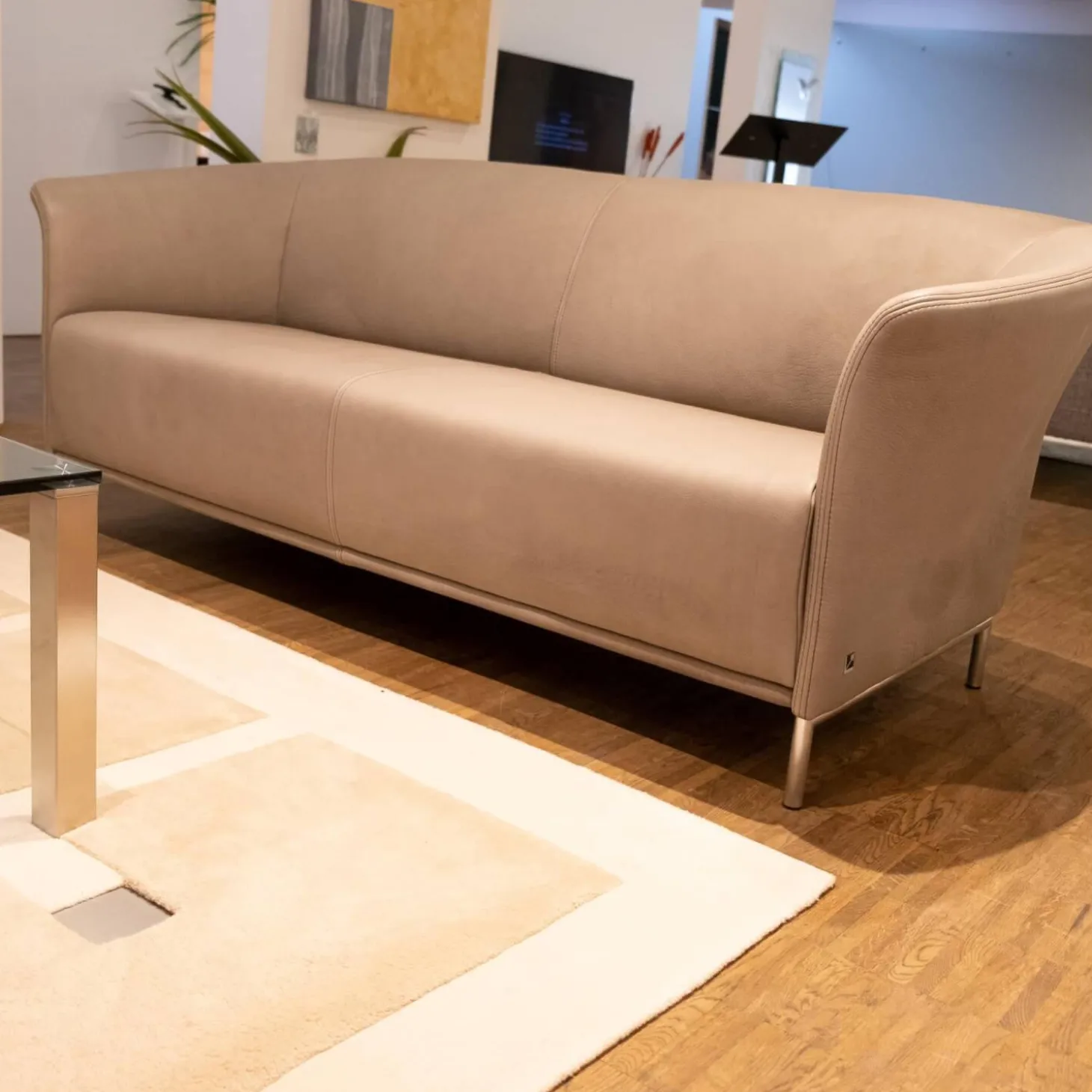 Polstergruppe Navarro Anilin-Dickleder Füße Metallbügel Nickel Satiniert