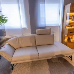 Polstergruppe Nova 1378 Bezug Leder 24 Longru Nebel Beige Grau Füße Anthrazit Pulverbeschichtet