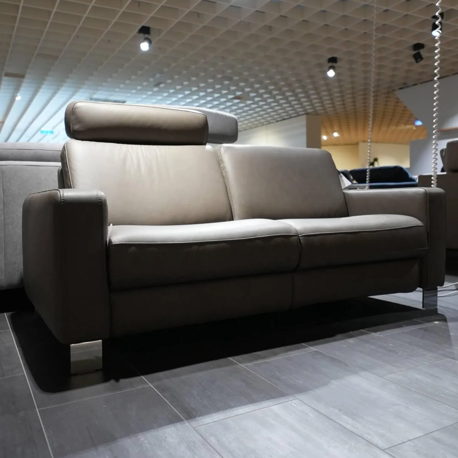 Polstergruppe VS HU1064 Leder F2 Bezug 58 Vivre Greystone Grau Füße Metall ChromInklusive Kissen