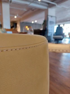 Polsterhocker Emma Leder W11 Mustard Braun Beige