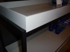 Raumteiler Tado Metallstruktur Schwarz Front Korpus und Rückwand Lack Flintgrau