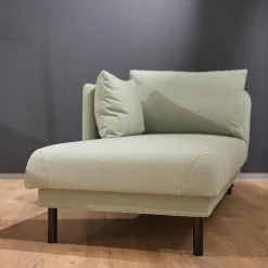 Recamiere Tam Bezug Stoff 3222 32 Mint Grün Gestell Schwarz Inklusive Armlehne Links Verschiebbar Und Abklappbar Mit Kissen