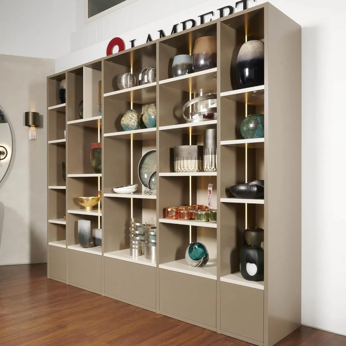 Regal Sinus Korpus Glattlack Sienna Böden Und Rückwand Glattlack Kaschmir Mit Beleuchtung