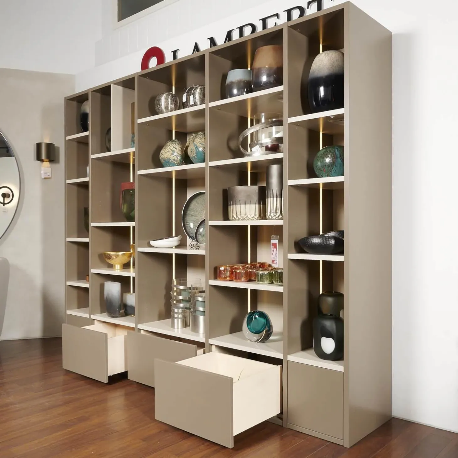 Regal Sinus Korpus Glattlack Sienna Böden Und Rückwand Glattlack Kaschmir Mit Beleuchtung