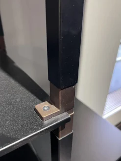 Regal T-Rack Ausführung C Gestänge Schwarz Konnektoren Kupfer Sunset Stahlböden Schwarz