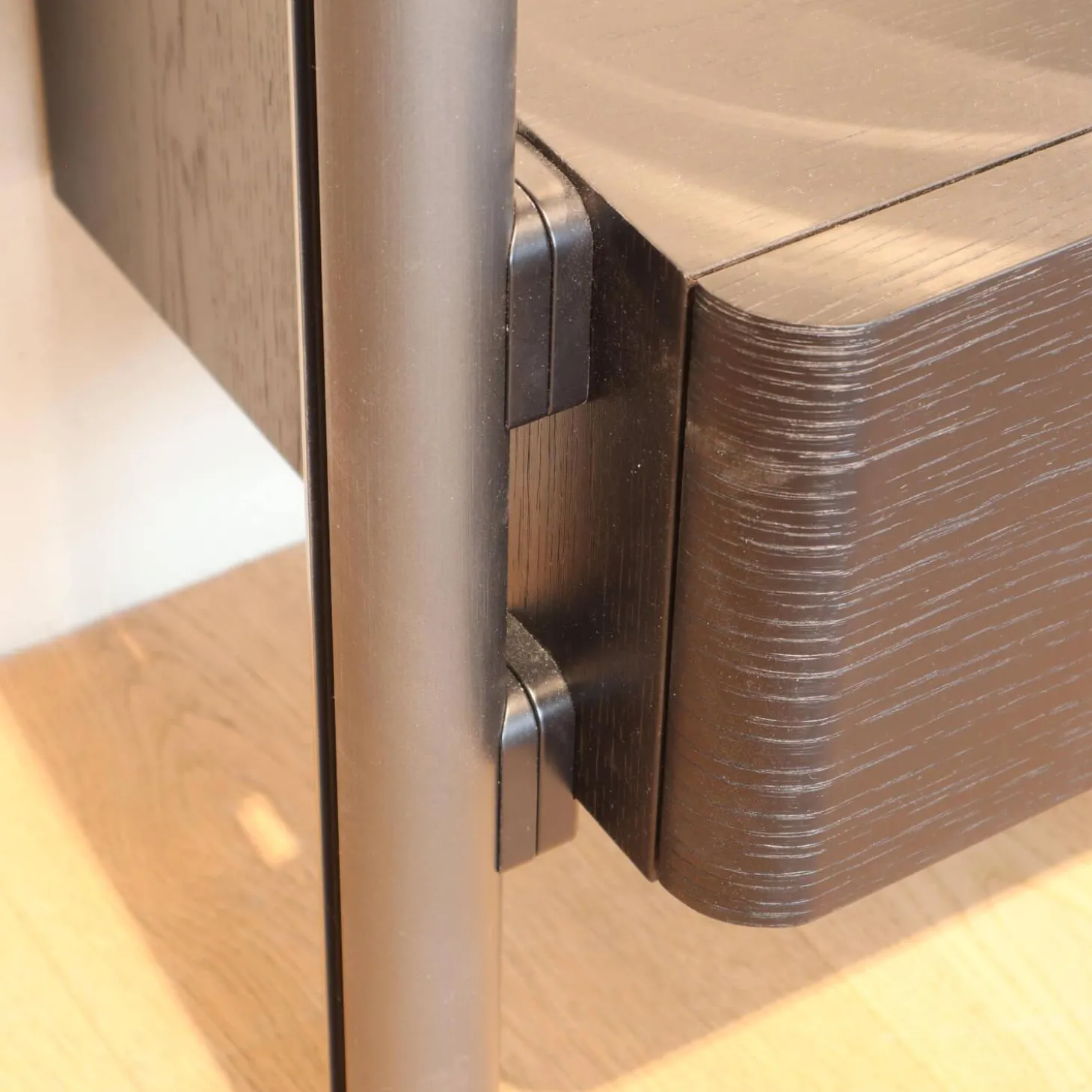 Regalsystem Hector Fachböden Eiche Schwarz Ständer Zinnfarbig Mit Schreibtischklappe Und Schüben Schwarz