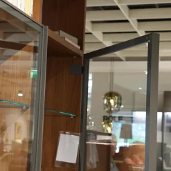 Regalwand Pari Und Dispari Korpus Nussbaum Canaletto Beidseitig Mit Glastüren Ohne Sofa