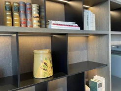 Regalwand Vita Eiche Silbergrau Grau Holz Matt Details Schwarz Lack Inklusive Beleuchtung