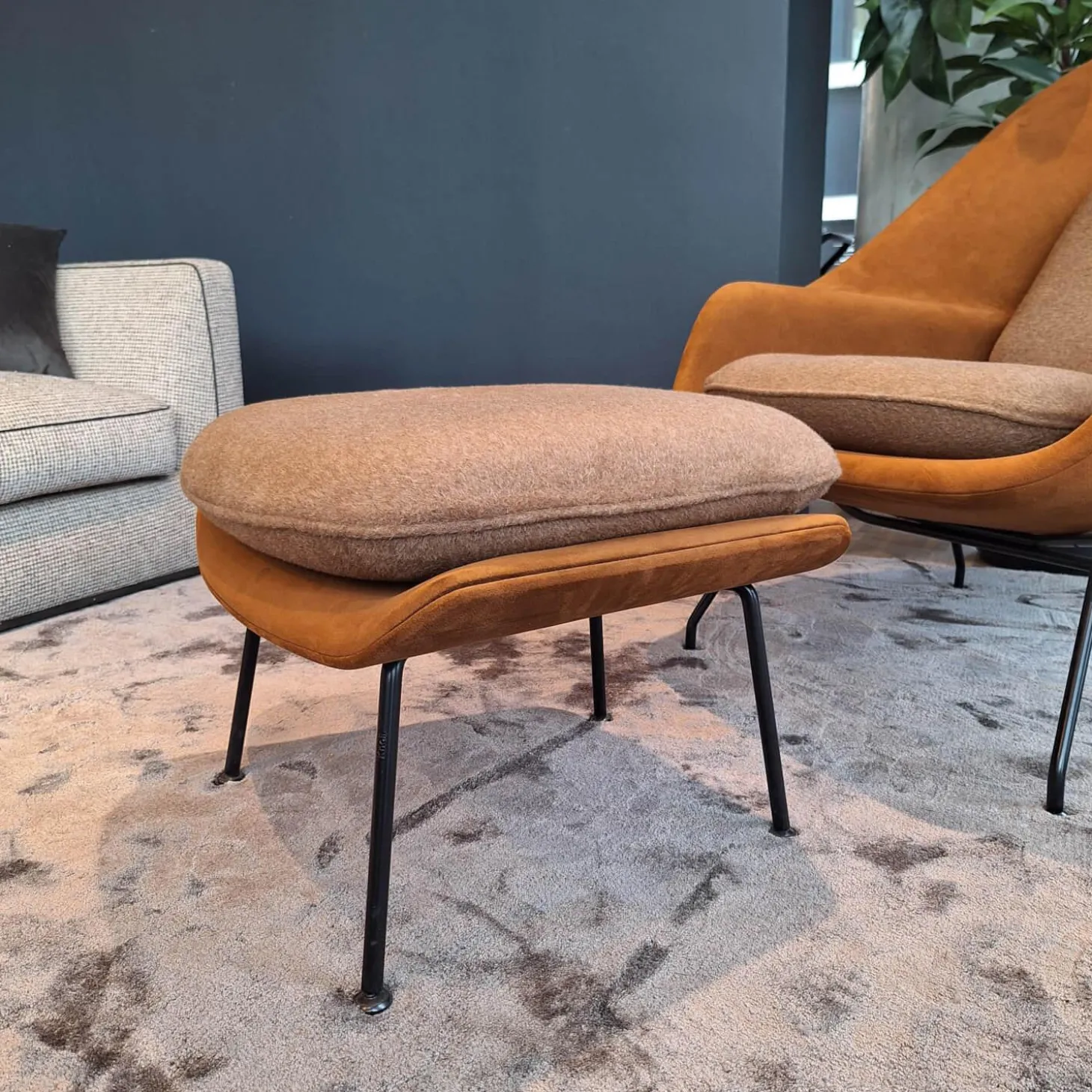 Relax Chair Womb Stoff Colorado Grau Braun Und Ultrasuede Braun Gestell Metall Schwarz