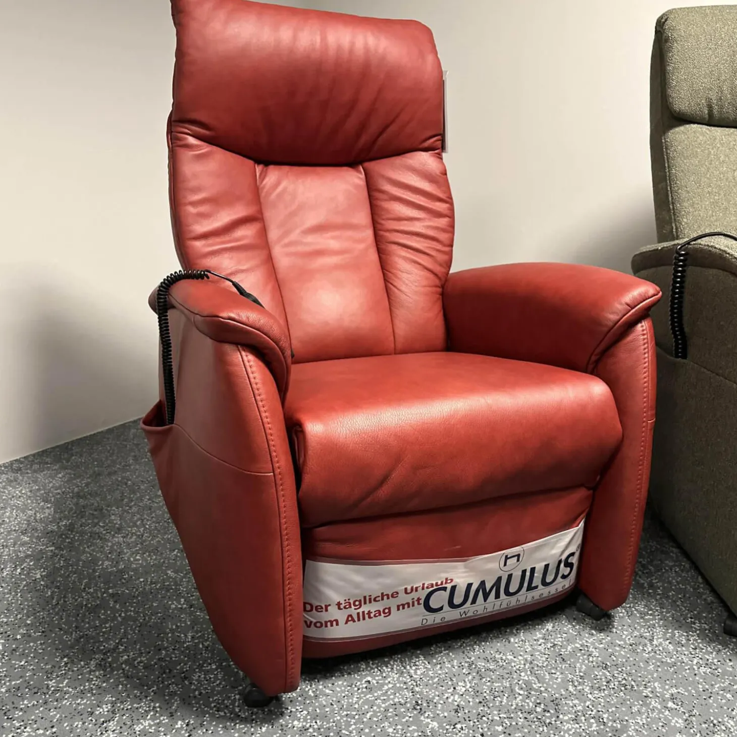 Relaxsessel 7068 Cumulus Mini Leder 27 Eleganza Campari Rot Mit Elektrischer Verstellung Inklusive Akku