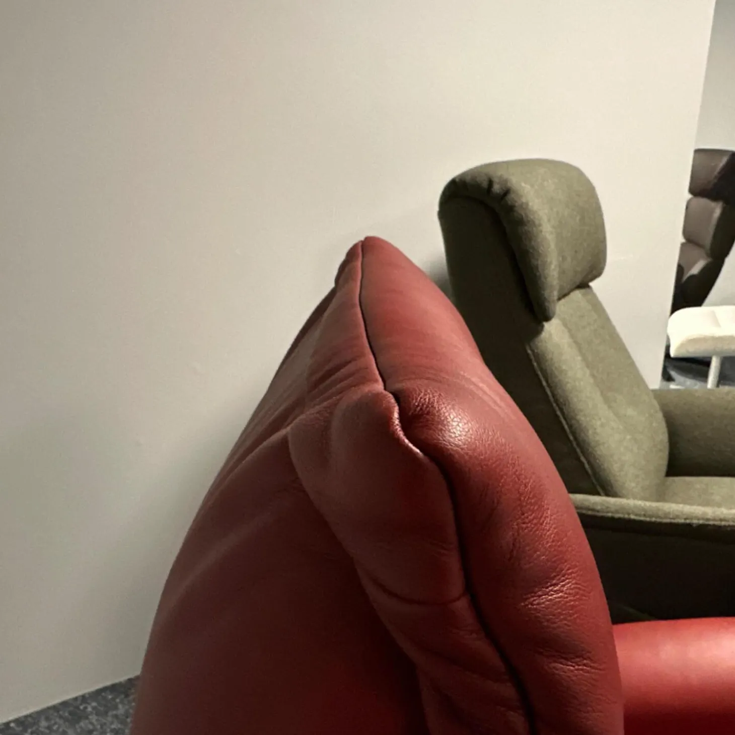 Relaxsessel 7068 Cumulus Mini Leder 27 Eleganza Campari Rot Mit Elektrischer Verstellung Inklusive Akku