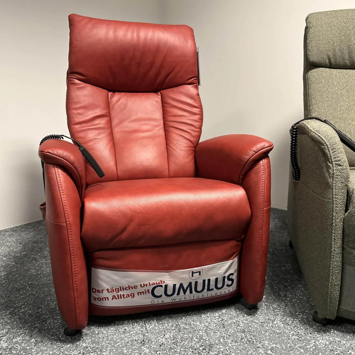 Relaxsessel 7068 Cumulus Mini Leder 27 Eleganza Campari Rot Mit Elektrischer Verstellung Inklusive Akku