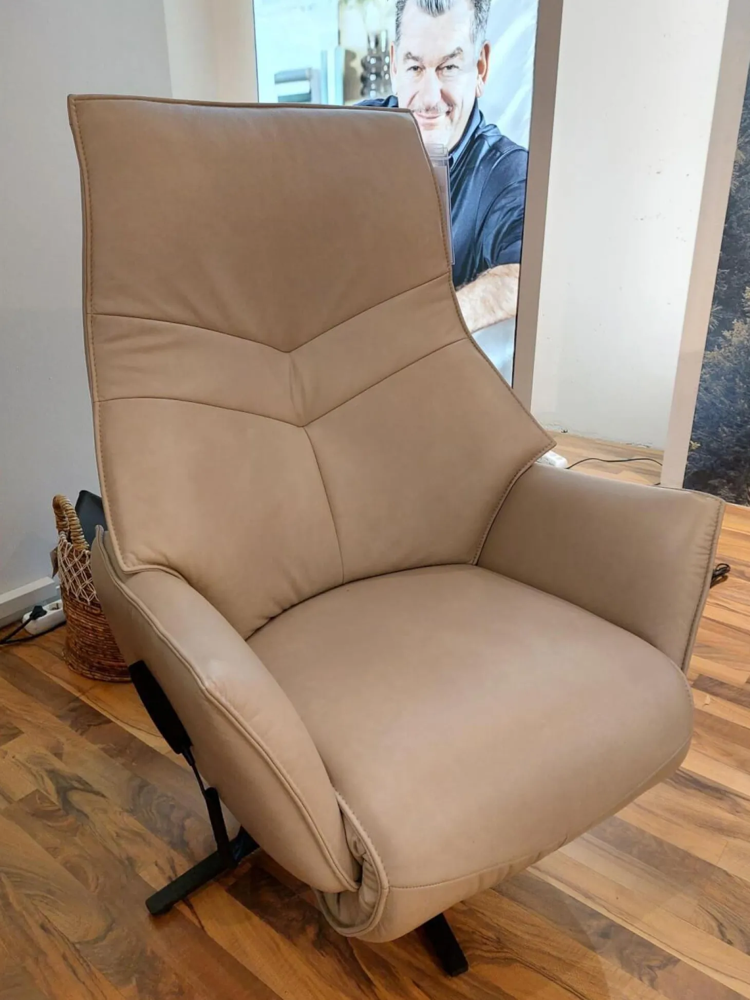 Relaxsessel 7911 Type 45V Leder Soft Nappa Island Beige Braun Sternfuß Stahl Anthrazit Mit Verstellung 1 Motorisch