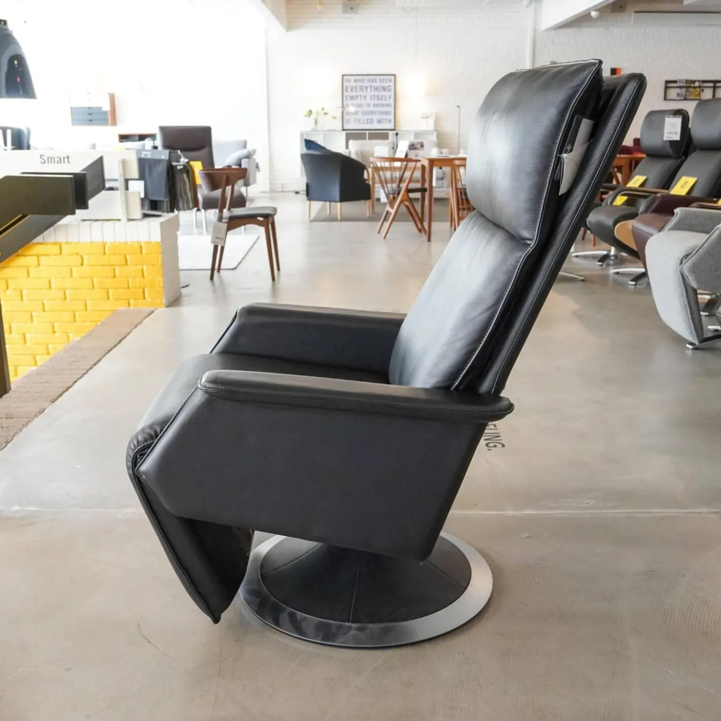 Relaxsessel Ceto Leder Schwarz Gestell Edelstahlring Und Schwarzes Leder Manuell Verstellbar