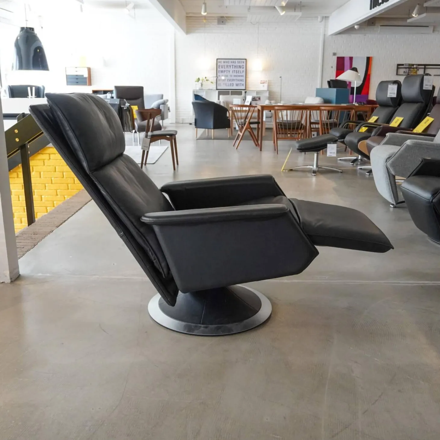 Relaxsessel Ceto Leder Schwarz Gestell Edelstahlring Und Schwarzes Leder Manuell Verstellbar