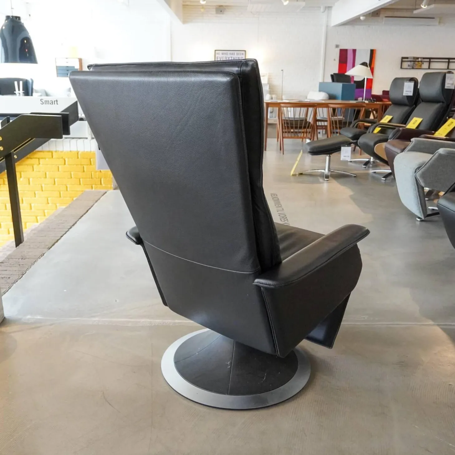 Relaxsessel Ceto Leder Schwarz Gestell Edelstahlring Und Schwarzes Leder Manuell Verstellbar