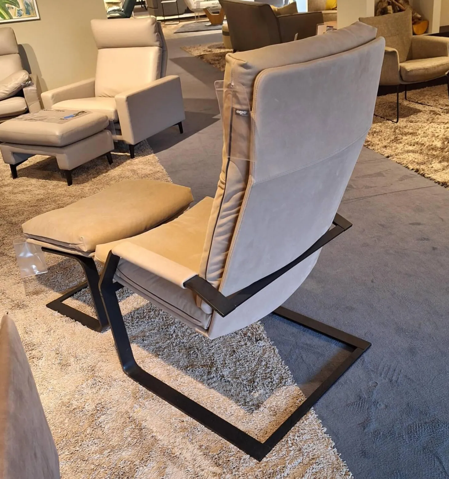 Relaxsessel Classics 263 Leder M Lavagrau Gestell Schwarz mit Hocker