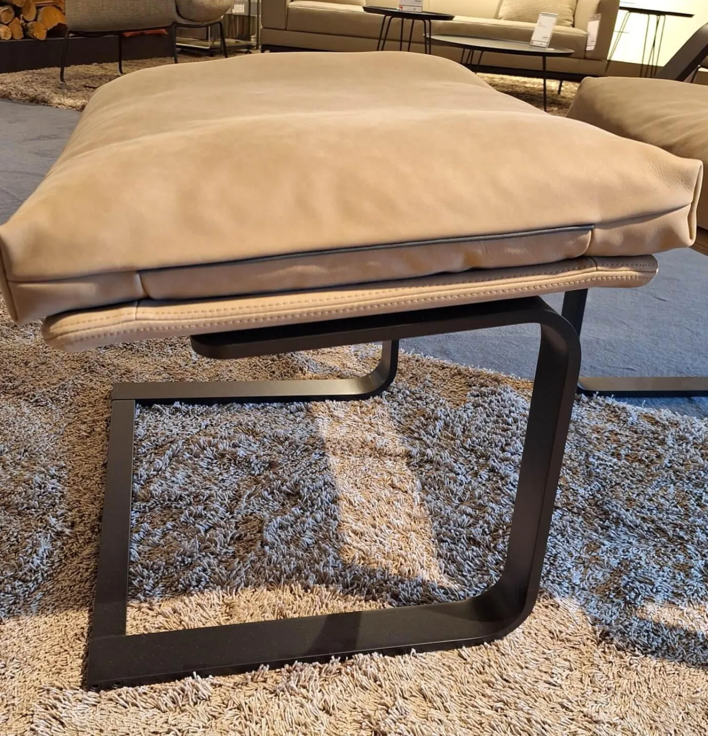 Relaxsessel Classics 263 Leder M Lavagrau Gestell Schwarz mit Hocker