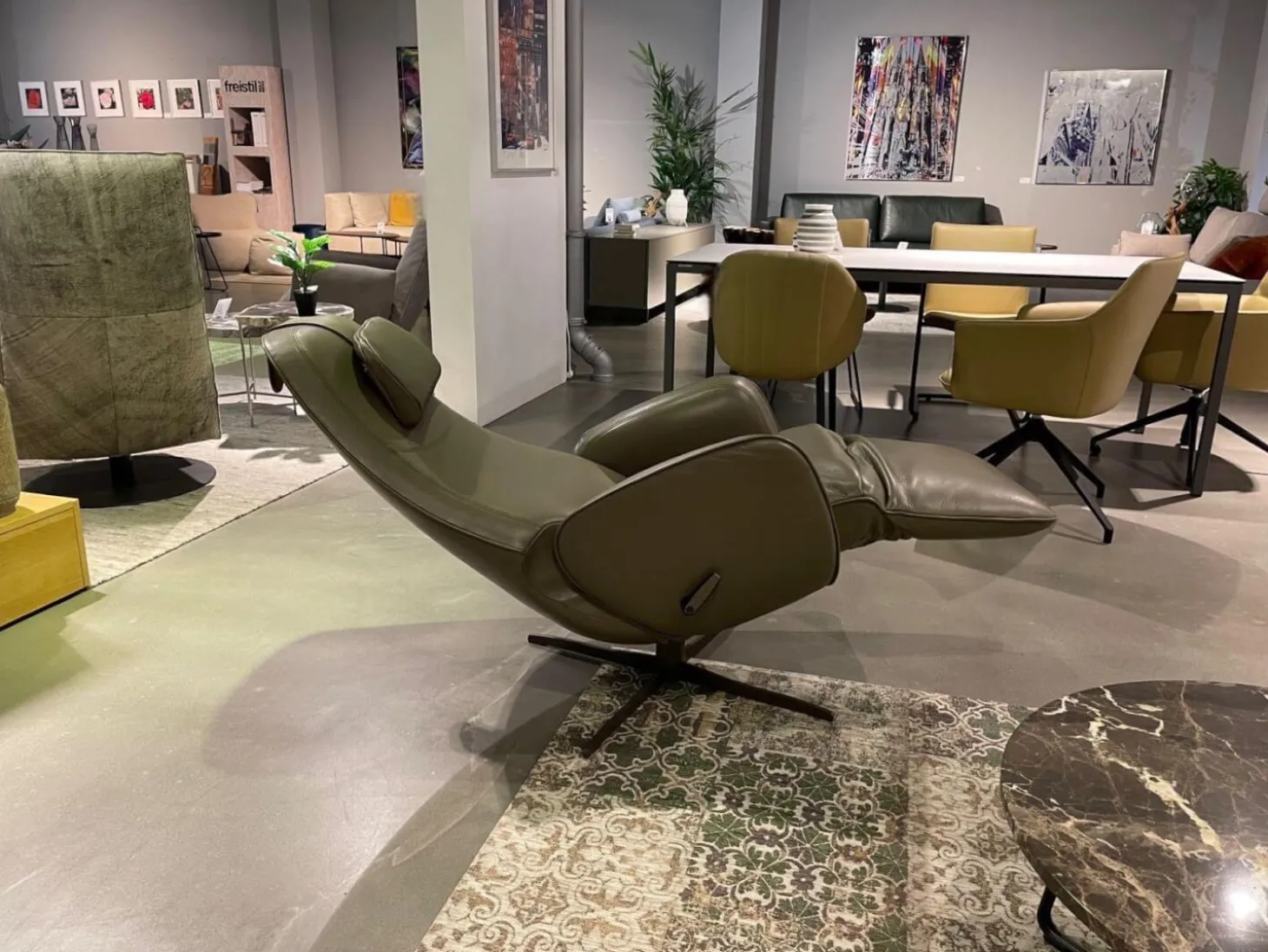 Relaxsessel Cosy Ghost Leder Lipano Oliva Grün Gestell 4 Sternfuß Bronze Matt Schwarz Lackiert Inklusive Kopfkissen