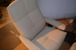 Relaxsessel David M Leder Batick Platinum Grey mit Hocker