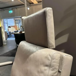 Relaxsessel Gabo Leder 91 Taupe Beige Gestell Schwarz mit Fußablage und Kopfstütze