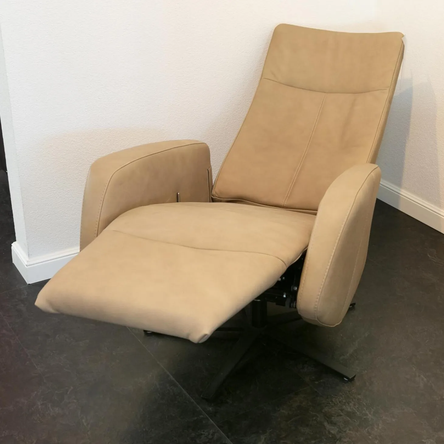 Relaxsessel NX 329 Bezug Leder Rancho Beige Creme Kreuzfuß 87 Schwarz Mit Rückenverstellung