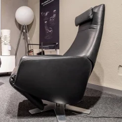 Relaxsessel Skye Leder K99 Black 6-Stern Elektro Drehgestell Perlglanz Verchromt