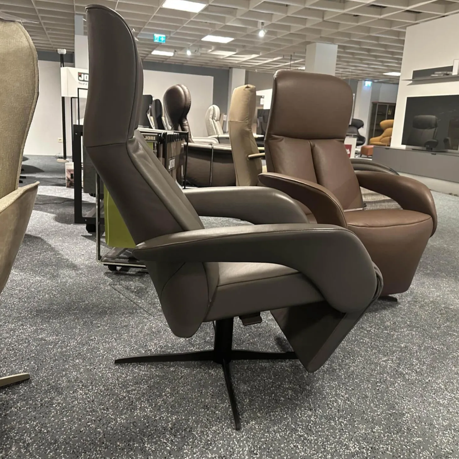 Relaxsessel Symphony JR 3860 Multi Move Medi Leder Celia Smoke Grau Braun 4 Stern Fuß Gewellt Schwarz Lackiert