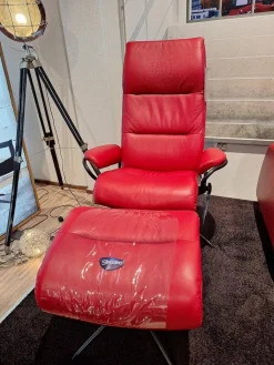 Relaxsessel Tokyo High Back Leder Cori Brick Red Rot Gestell Star Black Matt Inklusive Hocker