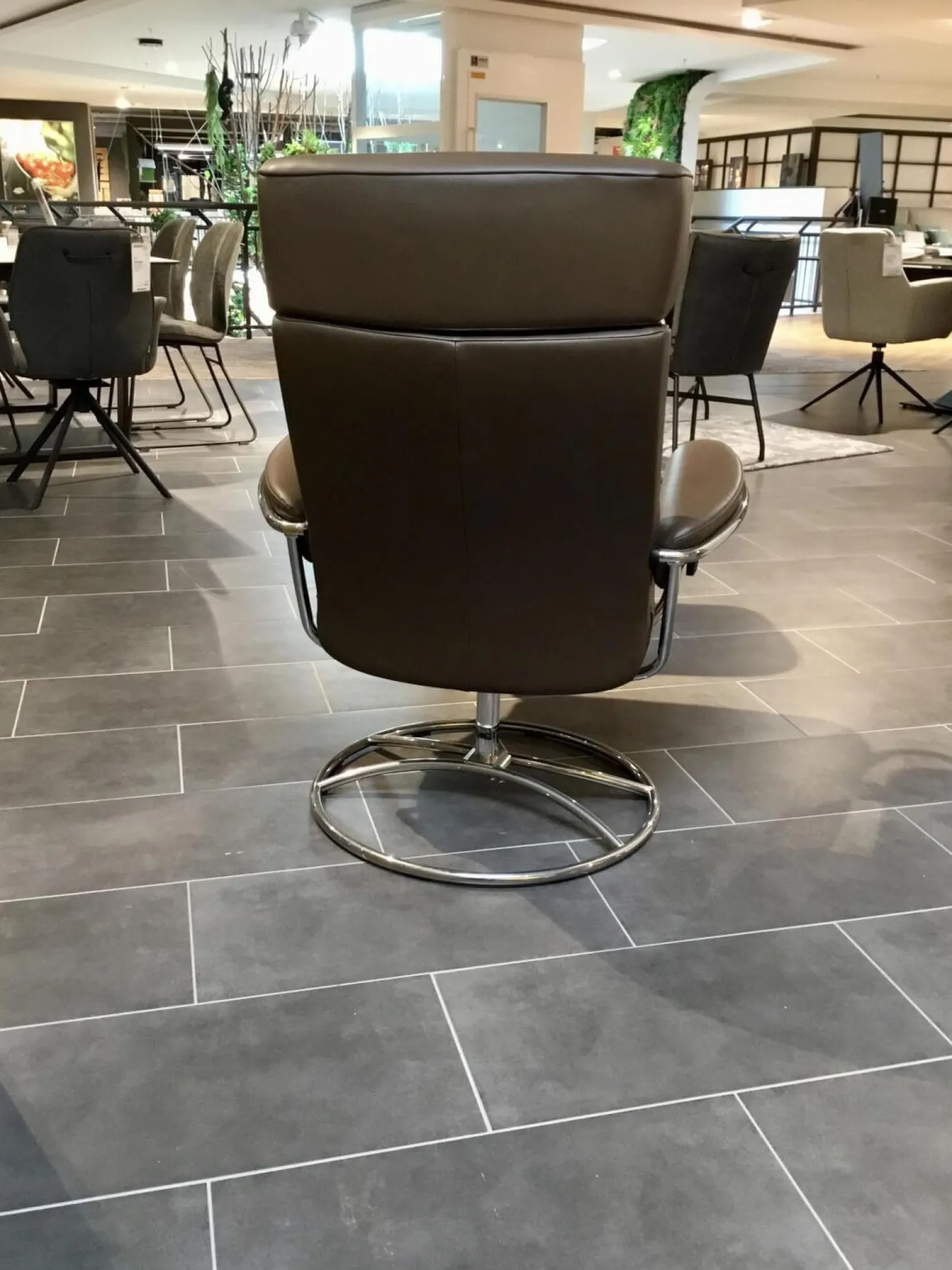 Relaxsessel Tokyo High Base Leder Paloma 88 Chestnut Braun Gestell Metall 40 Chrom Inklusive Hocker