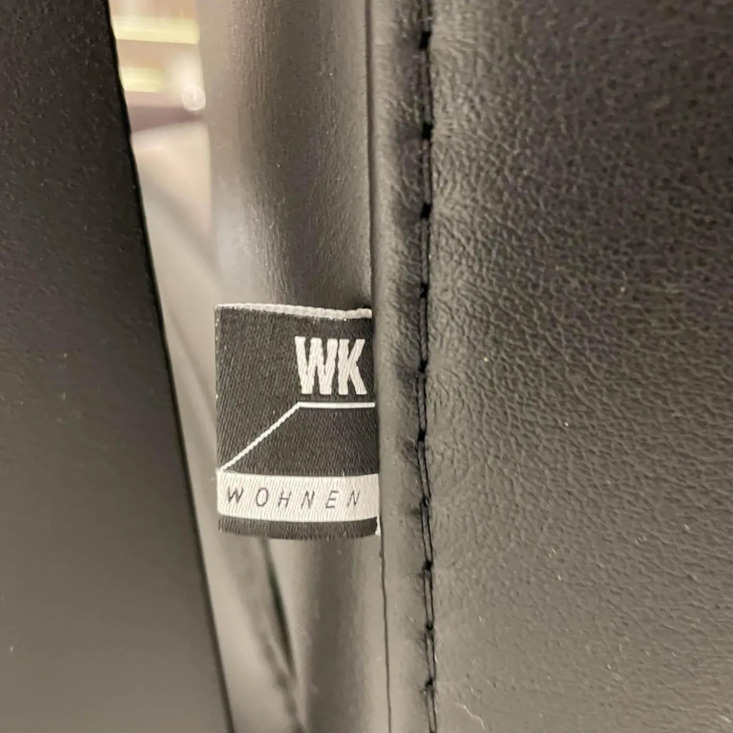 Relaxsessel WK 682 Flori Leder 40 Royal 100 Gestell Schwarz Pulverbeschichtet