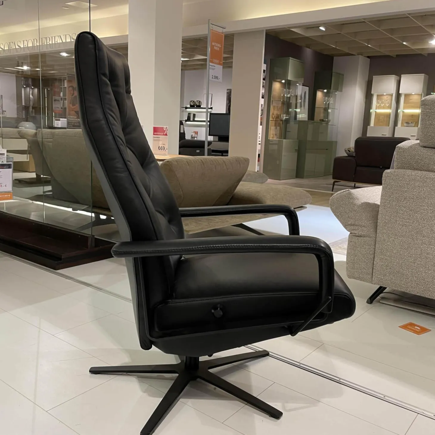 Relaxsessel WK 682 Flori Leder 40 Royal 100 Gestell Schwarz Pulverbeschichtet