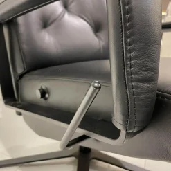 Relaxsessel WK 682 Flori Leder 40 Royal 100 Gestell Schwarz Pulverbeschichtet