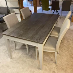 Romantica Esstisch Eiche Trüffel Gekalkt Mit Vier Stühlen Stoff Darwin Sand