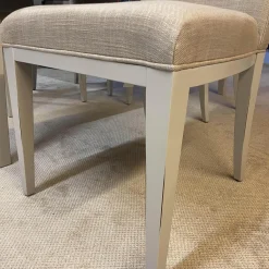 Romantica Esstisch Eiche Trüffel Gekalkt Mit Vier Stühlen Stoff Darwin Sand