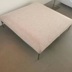 Saké Hocker Stoff Liseo Cat. Lusso Braun Gestell Hartzinn Lackiert