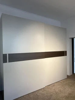 Schiebetürenschrank Athena Logica Lack 127 Hot Grau Griff Lack Absetzungen Melamin Holz MT RT Thermoeiche Innen Stoffoptik Perlmutt