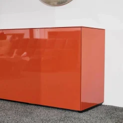 Schiebetüren-Sideboard Soma Lack Koralle Hochglanz Mit 2 Einlegeböde
