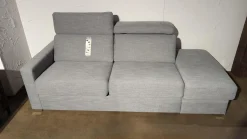 Schlafsofa Cleopatra Plus Stoff 2 6986 Grau Fuß Chrom Mit Verstellbarer Kopfstütze Und Aufklappbarem Hocker